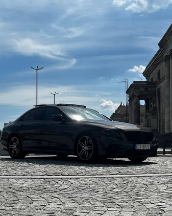 Mercedes-Benz Klasa E cena 210000 przebieg: 73000, rok produkcji 2017 z Warszawa małe 137